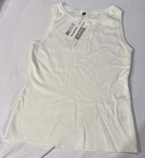 J752 Arach & Cloz Women's Wool Blend Sleeveless Crew Neck Tank Top
